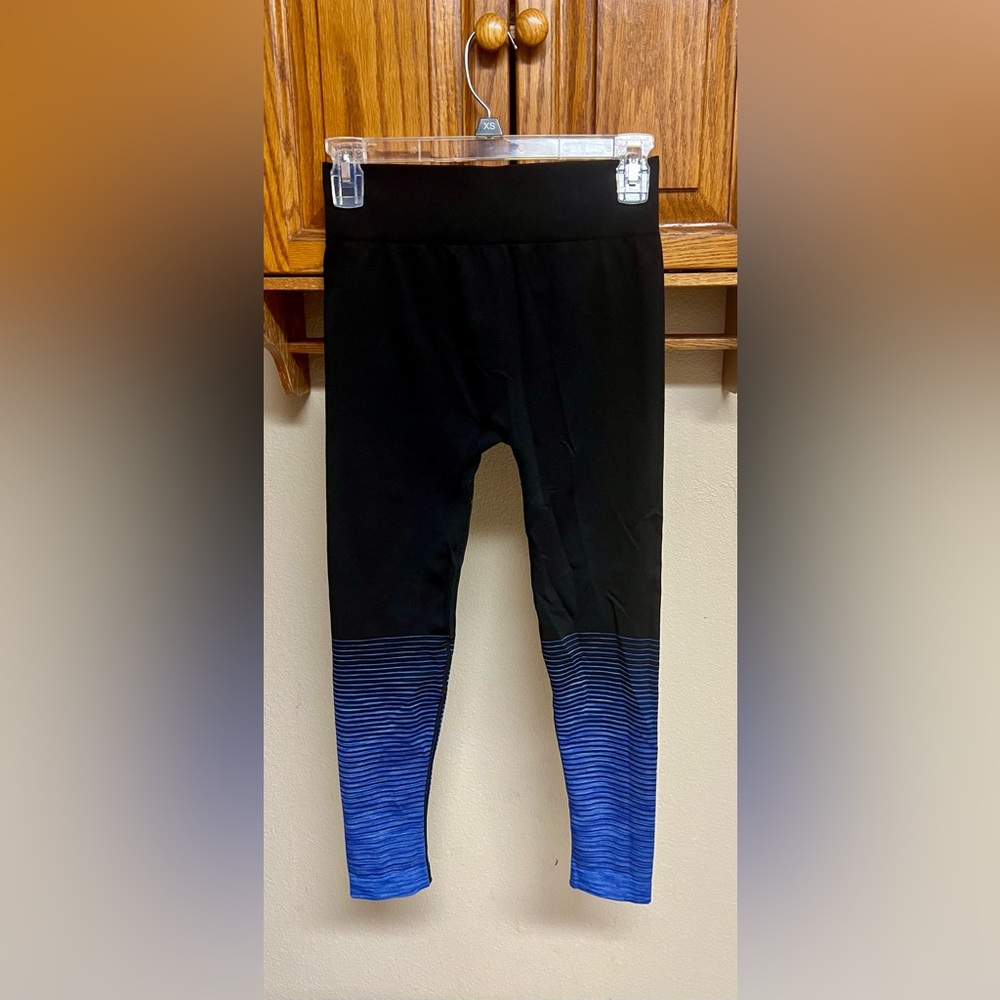 Yelete Black and Blue Gradient Leggings